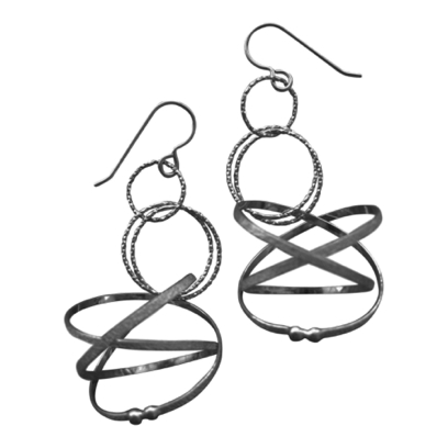 Mobius Triple Loop Earring 

Oxidized silver
ERDR34-OX